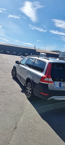Volvo XC70 2 of 6