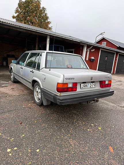 Volvo 740 2 of 4