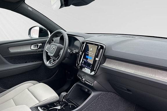 Volvo EX40 11 of 12