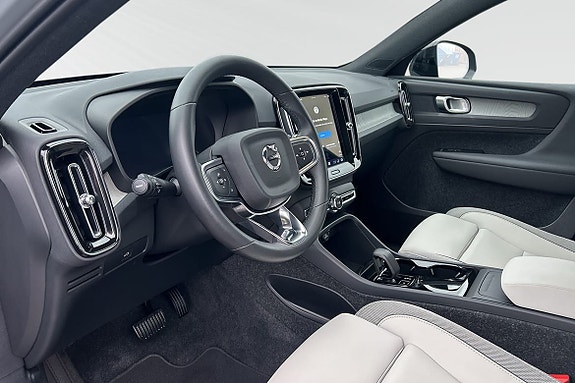 Volvo EX40 8 of 12