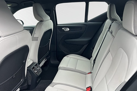 Volvo EX40 9 of 12