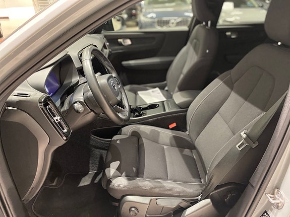 Volvo EX40 2 of 14