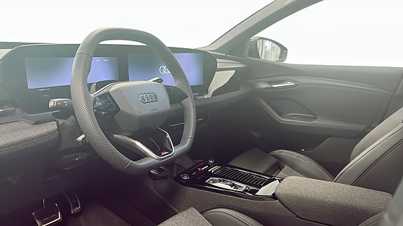Audi Q6 e-tron 7 of 25