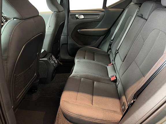 Volvo EX40 14 of 26