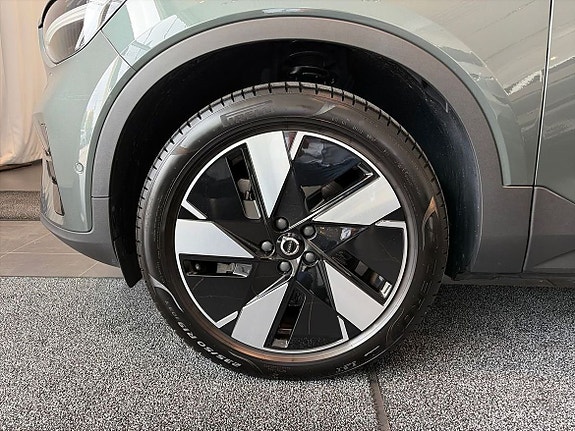 Volvo EX40 21 of 26