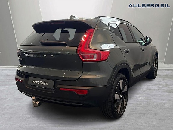 Volvo EX40 3 of 26