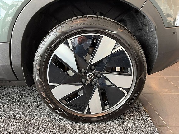Volvo EX40 20 of 26