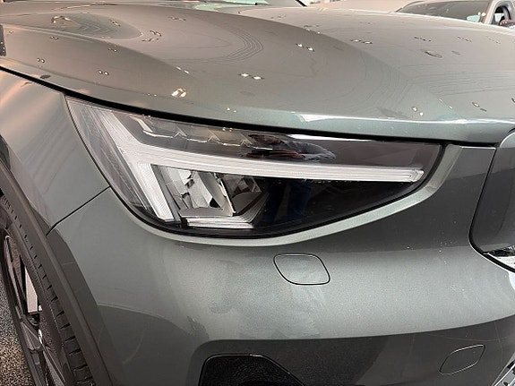 Volvo EX40 6 of 26