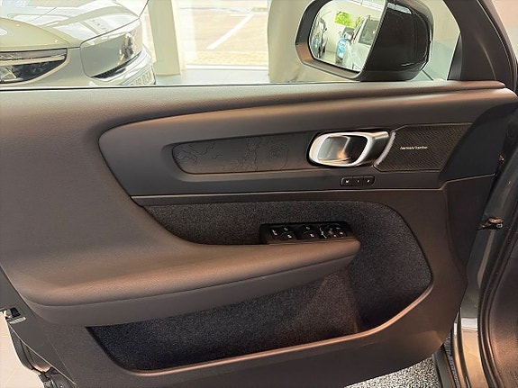 Volvo EX40 10 of 26