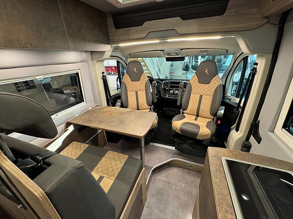 Robeta Helios 180HK AUT Adapt farthållare / Dubbelbädd! Vinteranpassad! Extra isolerad! 5,99m! Snygg design! 3500kg! 16 of 22