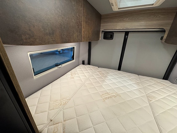 Robeta Helios 180HK AUT Adapt farthållare / Dubbelbädd! Vinteranpassad! Extra isolerad! 5,99m! Snygg design! 3500kg! 11 of 22