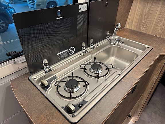 Robeta Helios 180HK AUT Adapt farthållare / Dubbelbädd! Vinteranpassad! Extra isolerad! 5,99m! Snygg design! 3500kg! 9 of 22