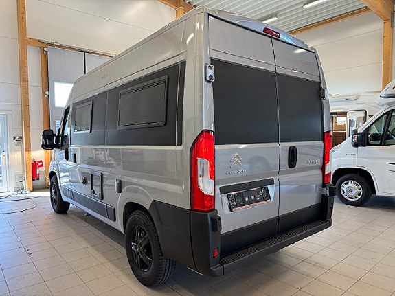 Robeta Ares 165HK! Soffa i bak & nedsänkbar dubbelbädd! 5,4m! Stort garage! Får köras på B-kort! 25 of 26