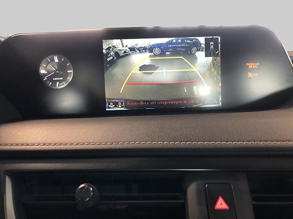Lexus UX250h 16 of 17