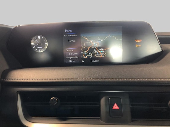 Lexus UX250h 15 of 17