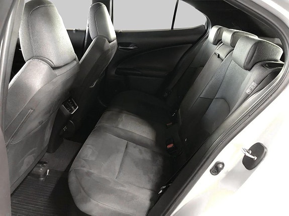 Lexus UX250h 10 of 17