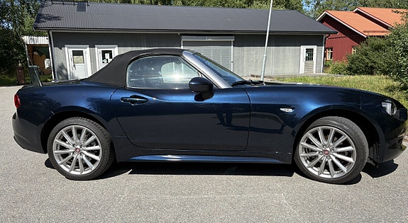 Fiat 124 Spider 8 of 12