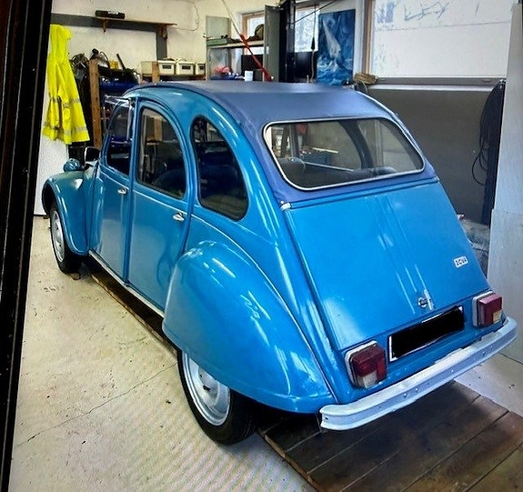 Citroen 2CV 2 of 2