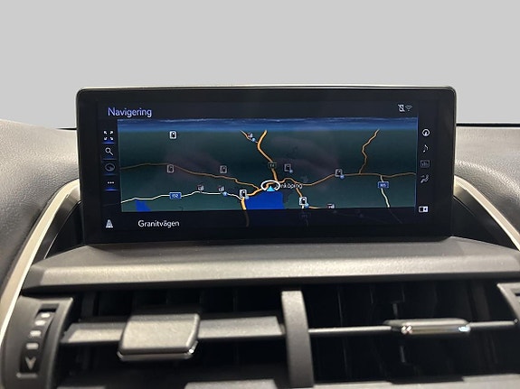 Lexus NX300h 14 of 16