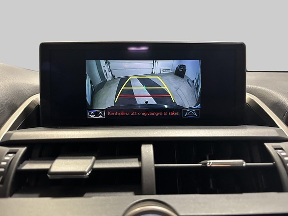 Lexus NX300h 15 of 16