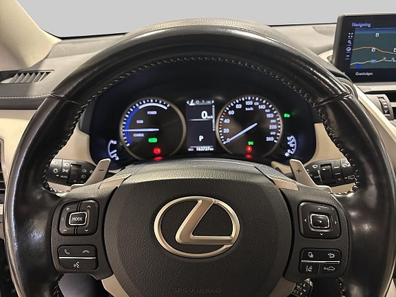 Lexus NX300h 13 of 16