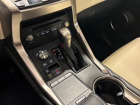 Lexus NX300h 16 of 16
