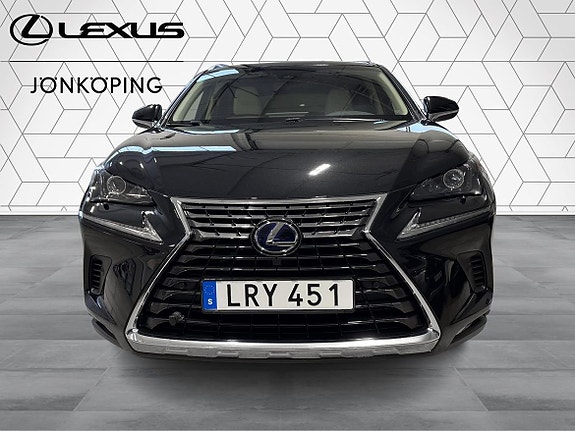 Lexus NX300h 7 of 16