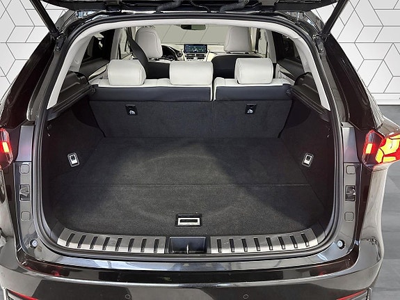 Lexus NX300h 11 of 16