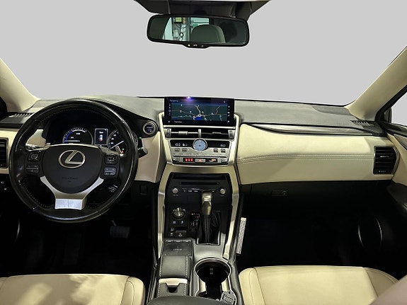 Lexus NX300h 10 of 16