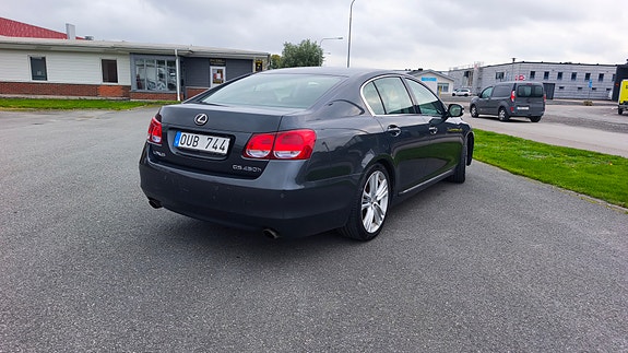 Lexus GS450h 2 of 11