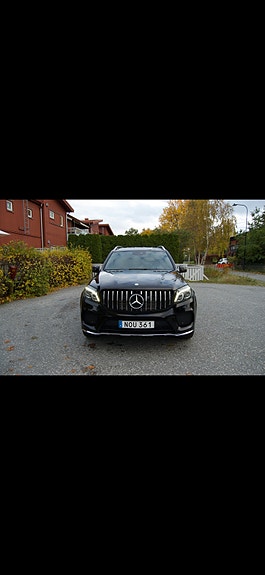 Mercedes-Benz GLS350 d 2 of 11