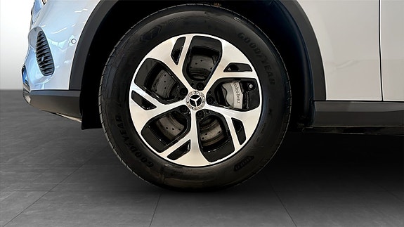 Mercedes-Benz GLC 300 e 10 of 13