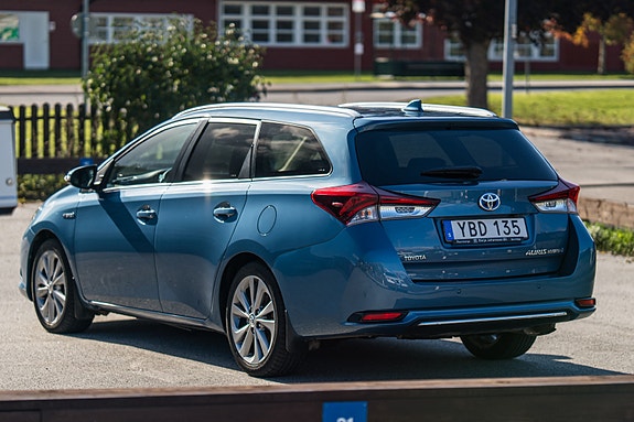Toyota Auris 2 of 20