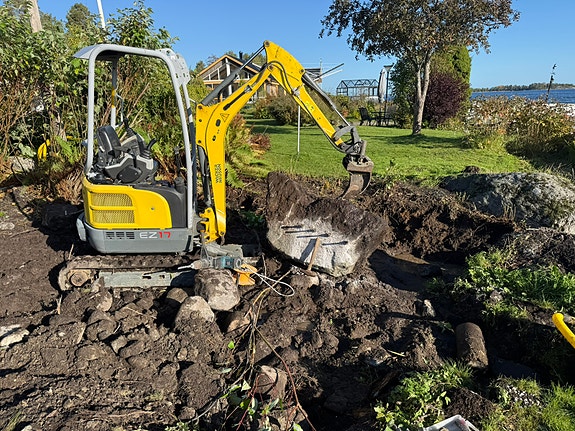 Wacker Neuson EZ17 2 of 3