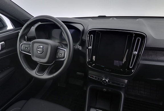 Volvo EX40 8 of 17