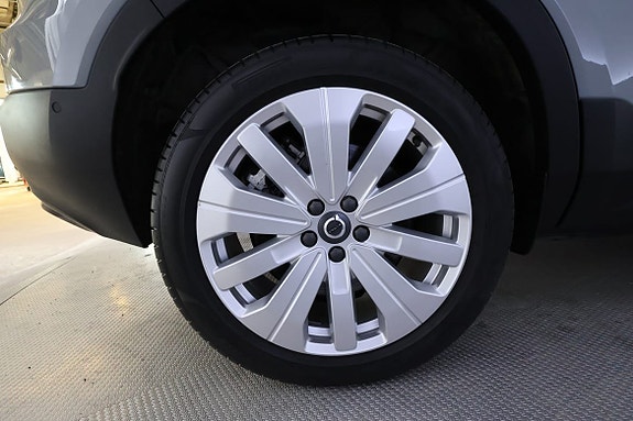 Volvo EX40 10 of 17