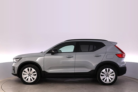 Volvo EX40 2 of 17