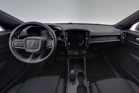 Volvo EX40 7 of 17