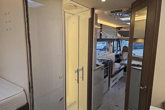 Bürstner Elegance 910 MB 170 Aut, EP Hydraliska, AC i bodel, 2xLitium, Solcell, Drag 25 of 30