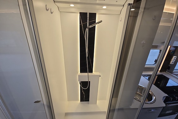 Bürstner Elegance 910 MB 170 Aut, EP Hydraliska, AC i bodel, 2xLitium, Solcell, Drag 29 of 30