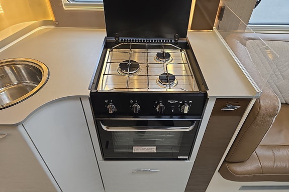 Bürstner Elegance 910 MB 170 Aut, EP Hydraliska, AC i bodel, 2xLitium, Solcell, Drag 16 of 30
