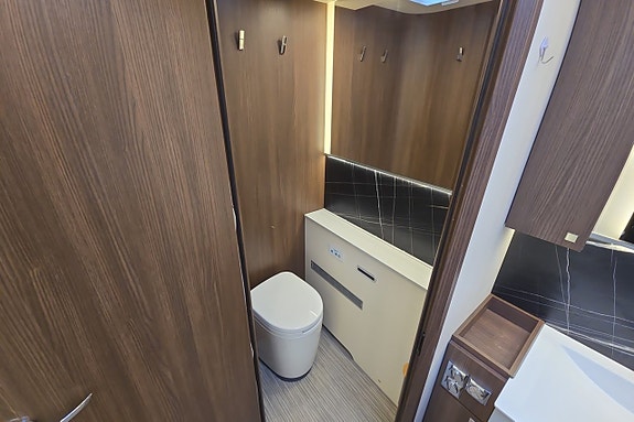 Bürstner Elegance 910 MB 170 Aut, EP Hydraliska, AC i bodel, 2xLitium, Solcell, Drag 28 of 30