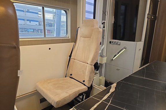 Bürstner Elegance 910 MB 170 Aut, EP Hydraliska, AC i bodel, 2xLitium, Solcell, Drag 11 of 30