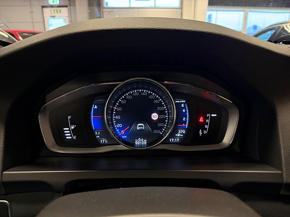 Volvo V60 12 of 25