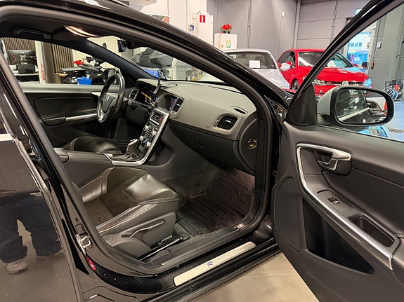 Volvo V60 19 of 25