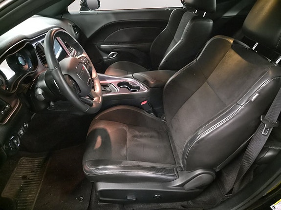 Dodge Challenger 9 of 18