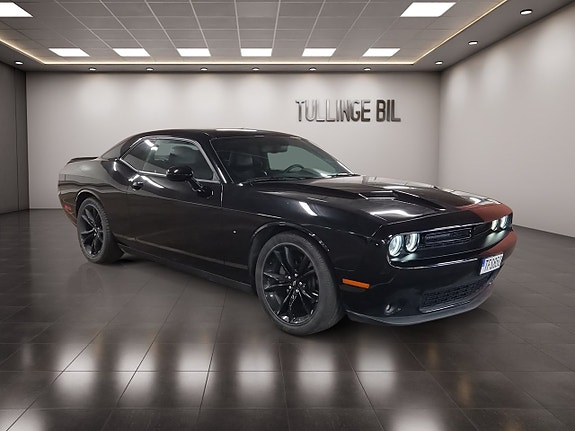 Dodge Challenger 7 of 18