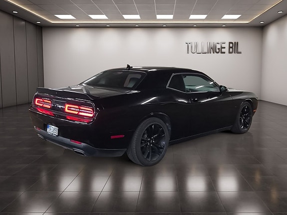 Dodge Challenger 5 of 18