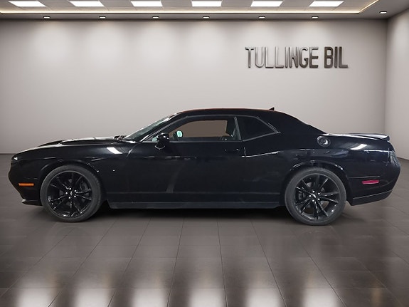 Dodge Challenger 2 of 18