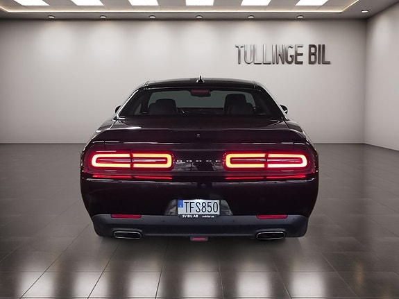Dodge Challenger 4 of 18